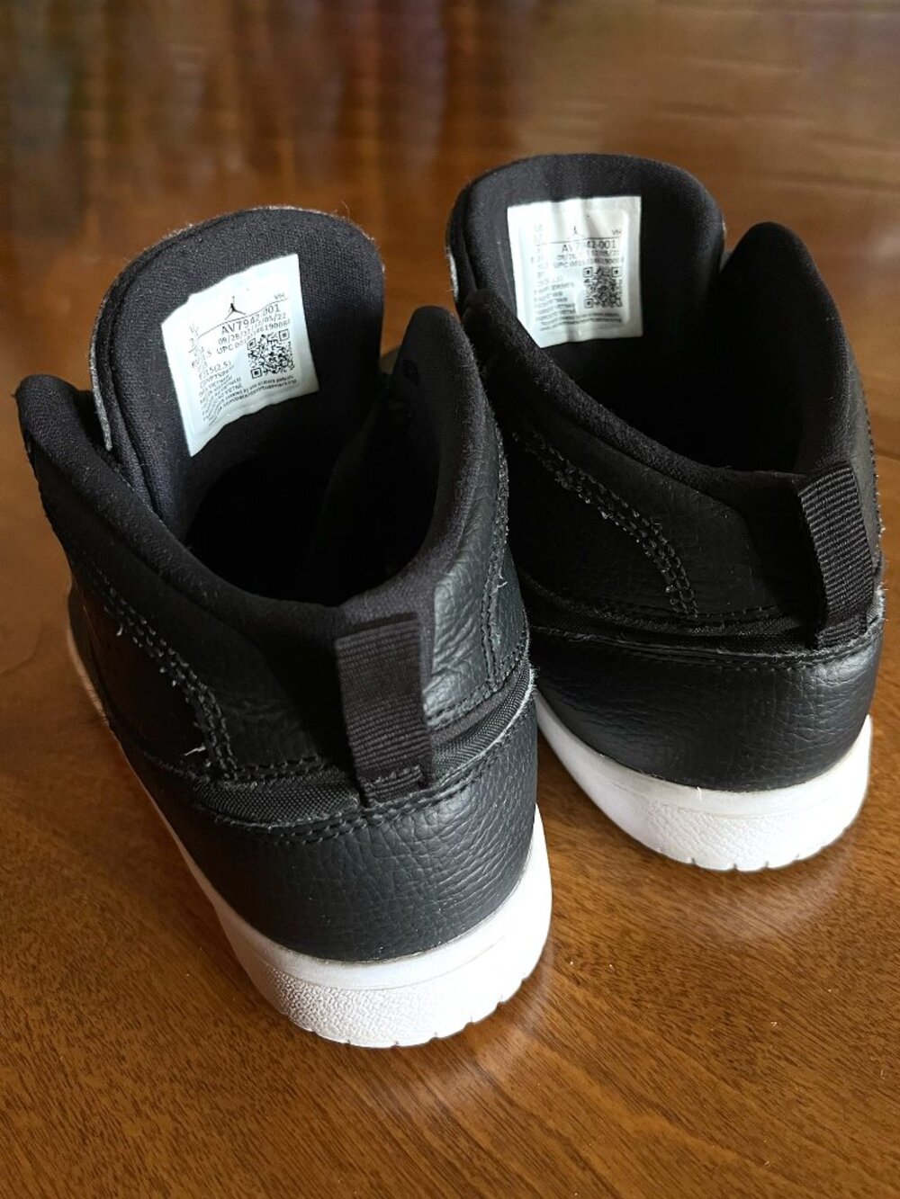 Nike Air Jordan black sneakers 2.5Y - Picture 4 of 16